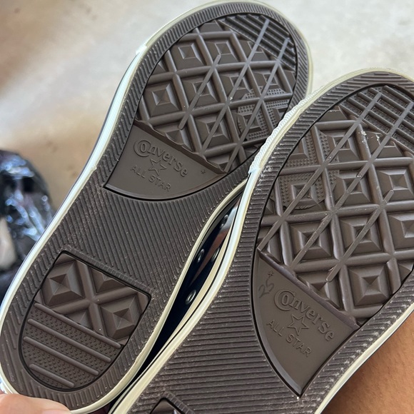 MOVING SALE!!! Converse Chuck Taylor Madison Low Top Shoe - Picture 3 of 4